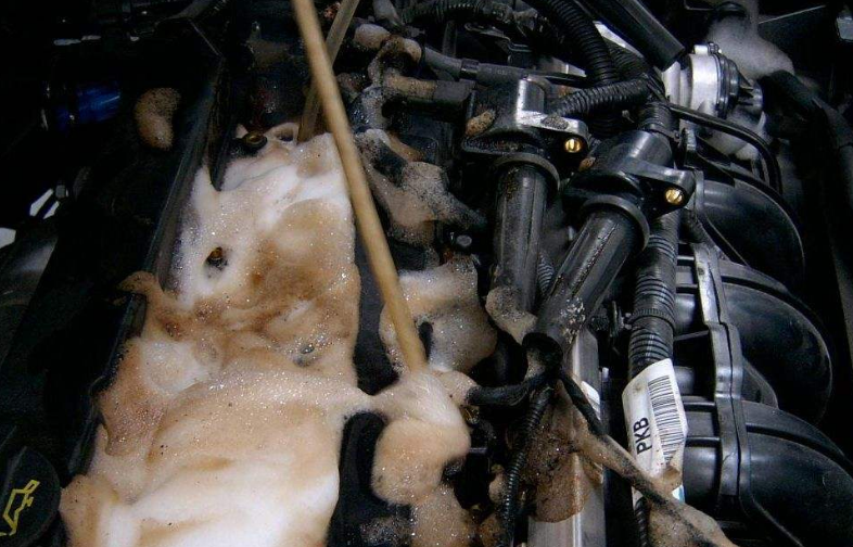 「SUV有情报」发动机积碳咋办？9成车主都被蒙在鼓里：不用修！自己在家清干净