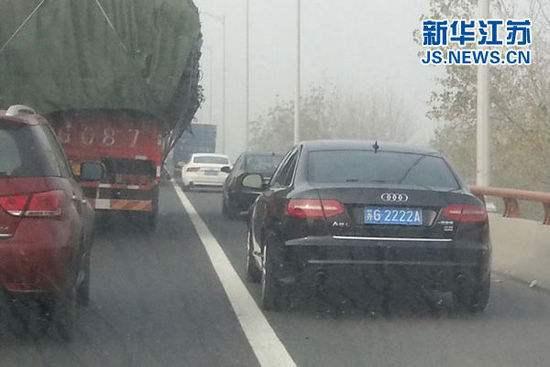 「SUV大师」为啥高速堵车时，应急车道多数是宝马、奥迪、路虎等豪车？