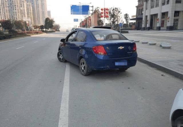 weiwei资讯@倒车水平再差都不怕，只要学会这3招技巧，轻松倒进车位