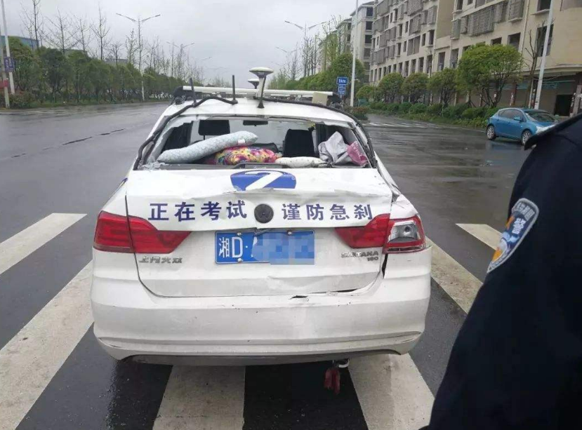 「娱乐爱在线」科目三路考，把人撞死谁负责？听完交警的话，网友：我想弃考！