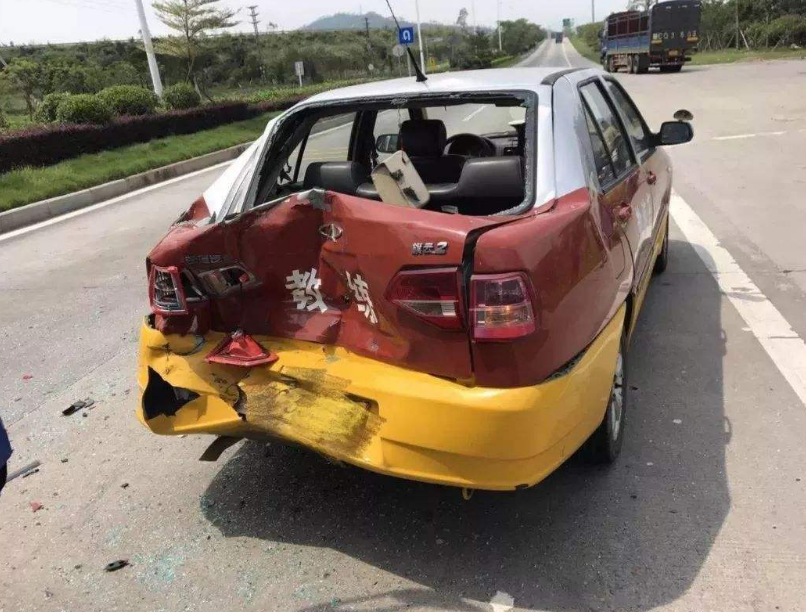 「娱乐爱在线」科目三路考，把人撞死谁负责？听完交警的话，网友：我想弃考！