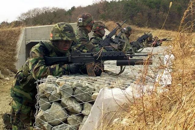 韩国从美国购买大量军事装备，是自愿购买，还是被逼迫得？