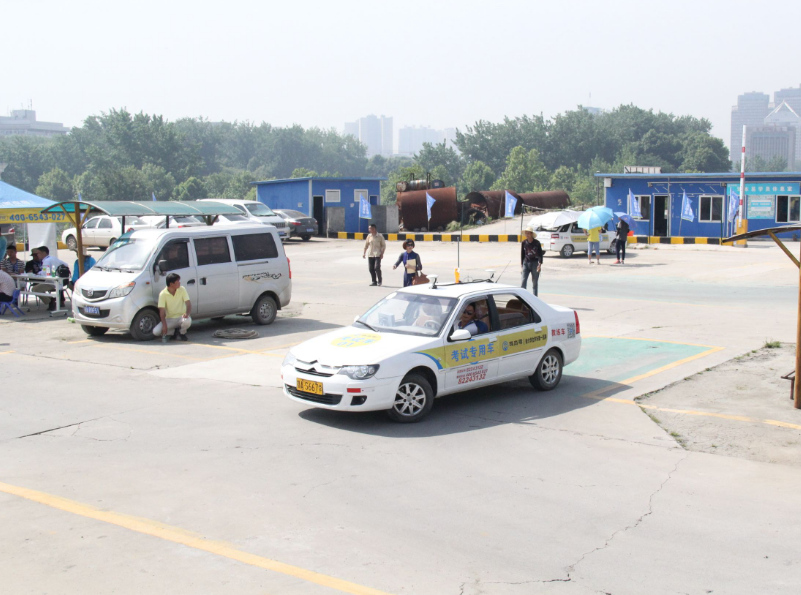 「娱乐爱在线」科二倒车入库最愁人？5步图解看一遍就会，考试想挂科都难！