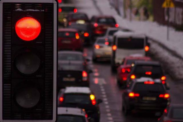 优视汽车：正常驾驶却撞到闯红灯的行人，需要赔付吗？干货