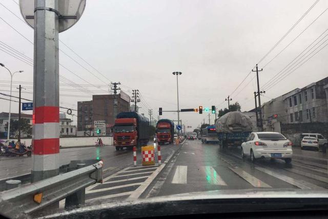 优视汽车：正常驾驶却撞到闯红灯的行人，需要赔付吗？干货