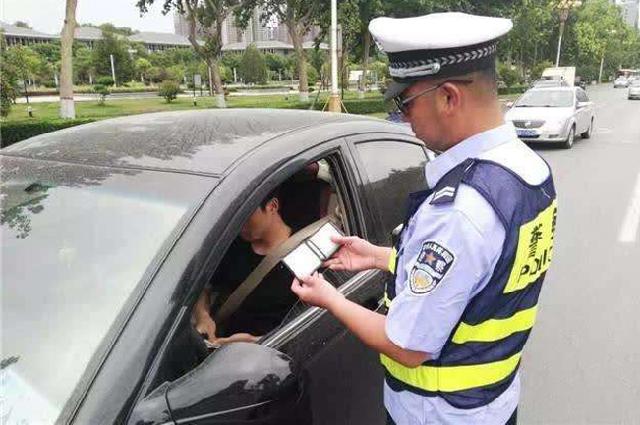 「迈数表」忘带驾照，担心无证驾驶被抓，交警：你这种不一样