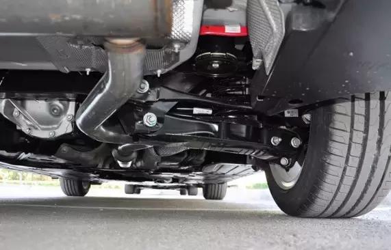 炫车志：车子开着发飘是怎么回事？