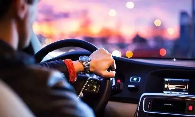 「影视新星」不是你不够拼，而是你赚钱的方式有问题