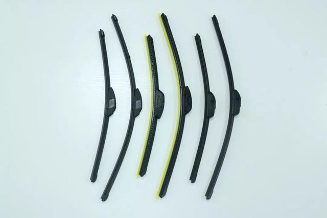 #蛋蛋懂车#你有见过双刮尖的雨刮吗？传统雨刮与新世代雨刮的精彩博弈