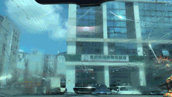 #蛋蛋懂车#你有见过双刮尖的雨刮吗？传统雨刮与新世代雨刮的精彩博弈