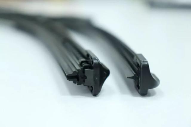 #蛋蛋懂车#你有见过双刮尖的雨刮吗？传统雨刮与新世代雨刮的精彩博弈