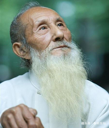 「春明东灿」爷爷的告诫：人到中年，学会“四不管”，好运不请自来