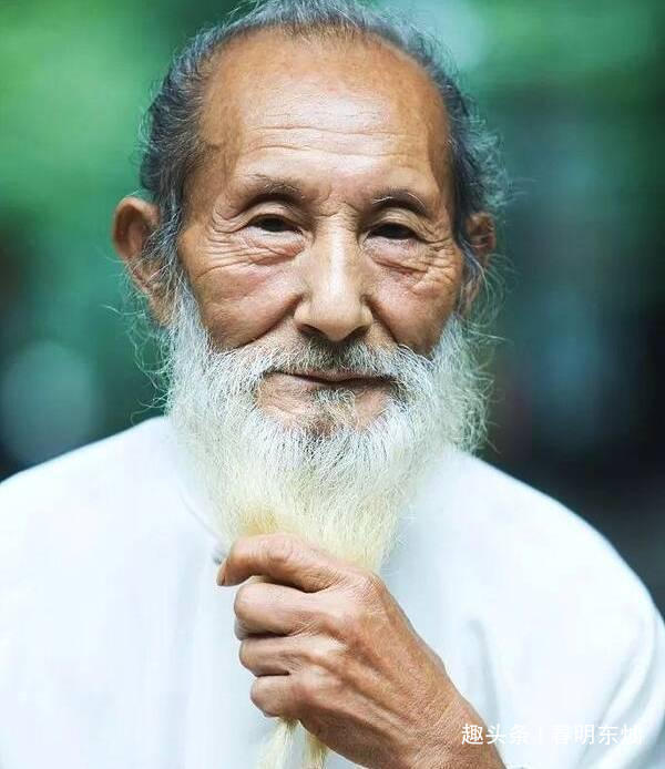 「春明东灿」爷爷的告诫：人到中年，学会“四不管”，好运不请自来