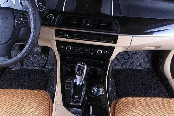 [汽车姐小王]重视汽车脚垫的清洗保养，行车更加安全整洁舒适