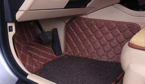 [汽车姐小王]重视汽车脚垫的清洗保养，行车更加安全整洁舒适