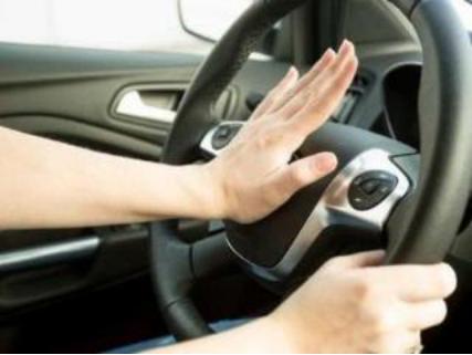 「法治安顺」开车按喇叭一声、两声、三声代表什么？老司机来告诉你