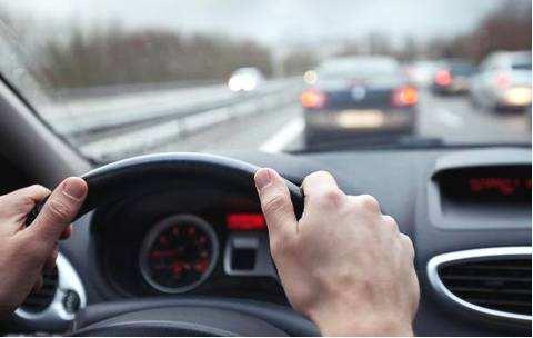 「法治安顺」开车按喇叭一声、两声、三声代表什么？老司机来告诉你