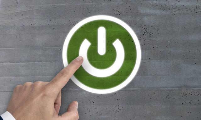 【贫民窟里的百万】无钥匙启动的车在启动状态下，车主带钥匙离车，能被别人开走吗？