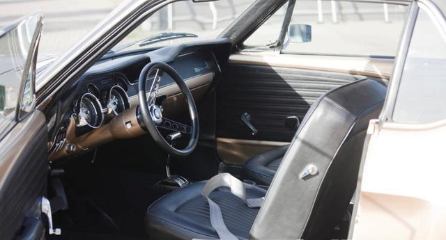 【贫民窟里的百万】无钥匙启动的车在启动状态下，车主带钥匙离车，能被别人开走吗？