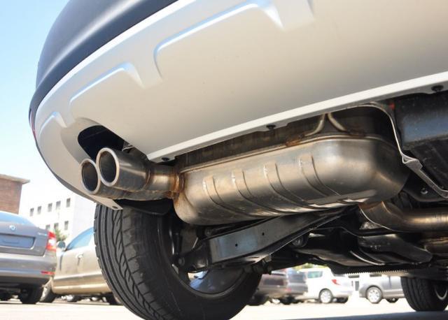 莘莘爱美丽：买汽车的时候，怎么分辨汽车烧什么油？