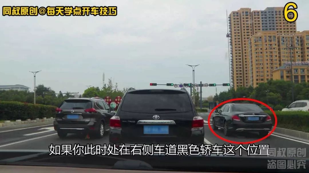 #每天学点开车技巧#最右侧车道右转弯为什么被拍处罚，主辅道切换还有这么多技巧
