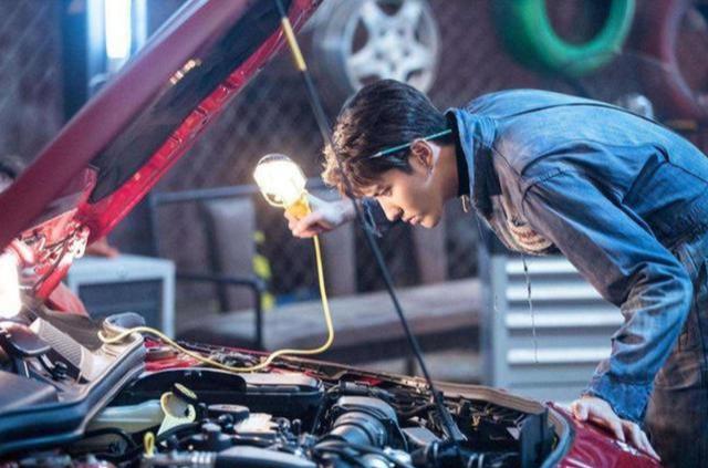 选车中心：建议经常开车的车主：这4个简单修车技巧一定要学会，省钱又实用
