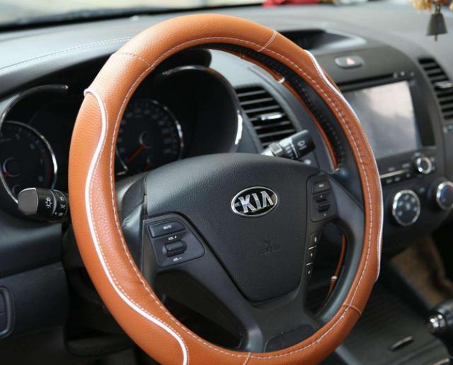 【哪有那么多感动自己】如何去除汽车方向盘上的汗渍？学会这样做，干净不伤车