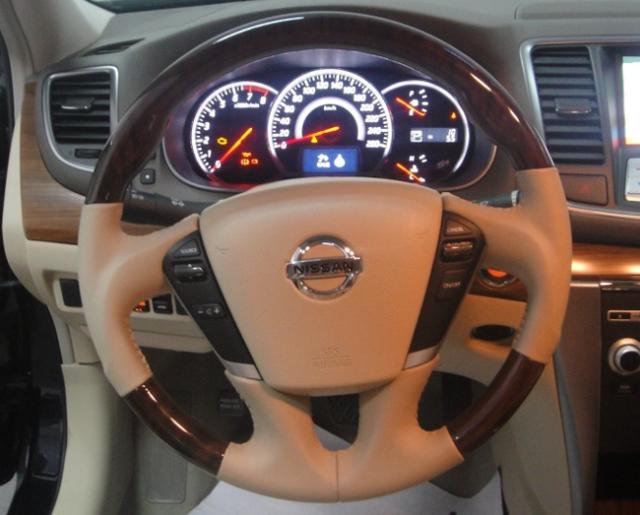 【哪有那么多感动自己】如何去除汽车方向盘上的汗渍？学会这样做，干净不伤车