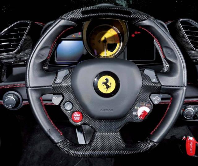 【哪有那么多感动自己】如何去除汽车方向盘上的汗渍？学会这样做，干净不伤车