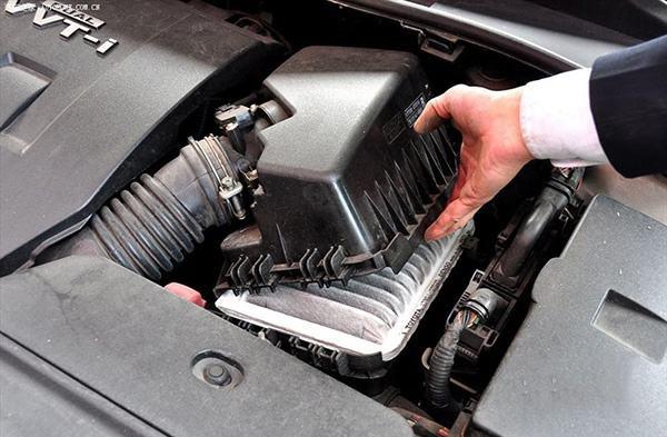 老司机养成■手动更换空气滤芯分3步！学会了能省不少钱