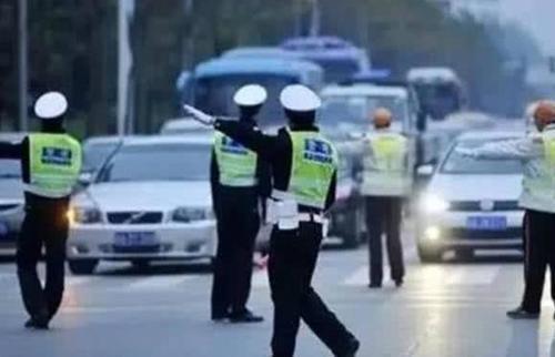 [宿松快报]避开这4点，交警也懒得理你，内行人都懂这些“规矩”