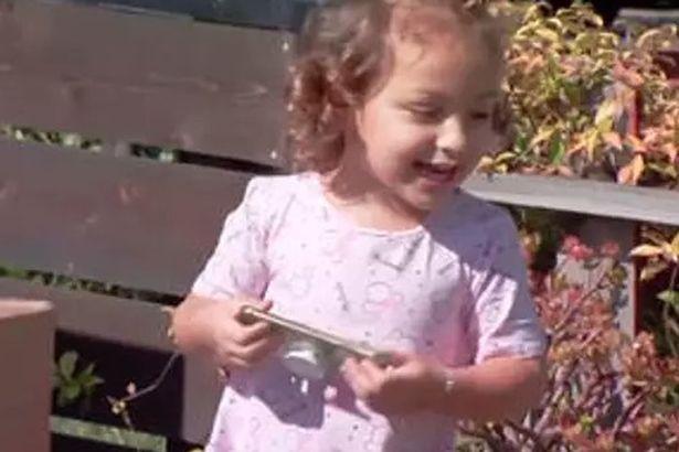 英国妈妈无奈上网转卖沙发：这是2岁女儿用她的手机偷偷下单的