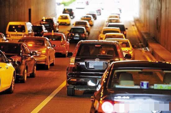 [娱乐小魔仙丹]高速收费站将取消？听专家说完，车主崩溃：求你别取消