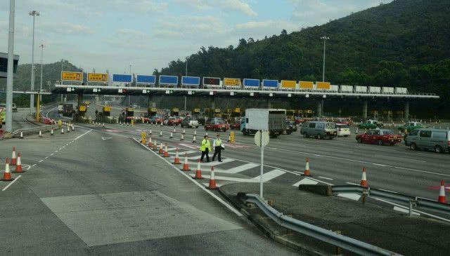 [娱乐小魔仙丹]高速收费站将取消？听专家说完，车主崩溃：求你别取消