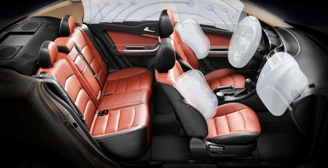 实况说车■买车一定要听老司机的建议，这4个配置太鸡肋，浪费钱还糟心