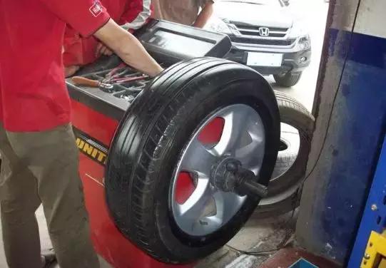 「用车养车常识」方向盘抖动，故障可能不止出在动平衡