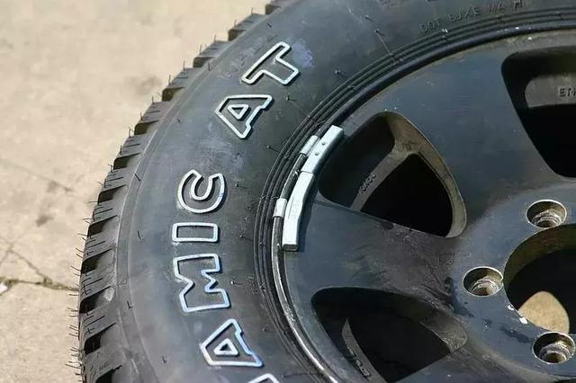 「用车养车常识」方向盘抖动，故障可能不止出在动平衡