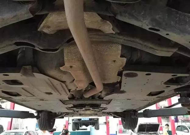 「用车养车常识」方向盘抖动，故障可能不止出在动平衡