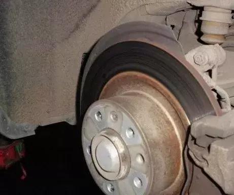 「用车养车常识」方向盘抖动，故障可能不止出在动平衡