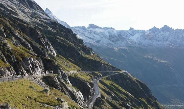 世界著名的危险公路： 公路落差达最高达3270米