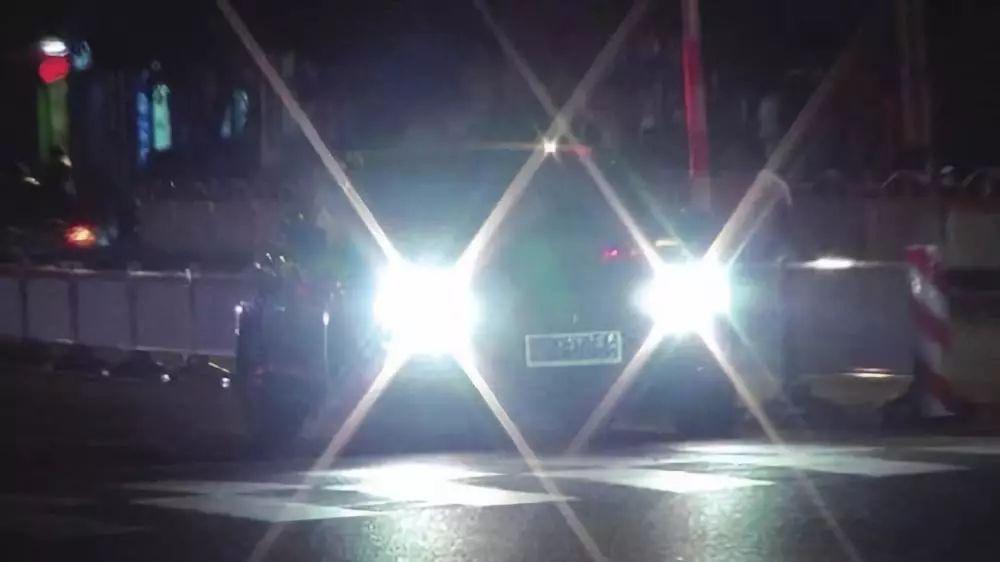 ZAKER网：这些开车情形太奇葩！相信你肯定也遇到过