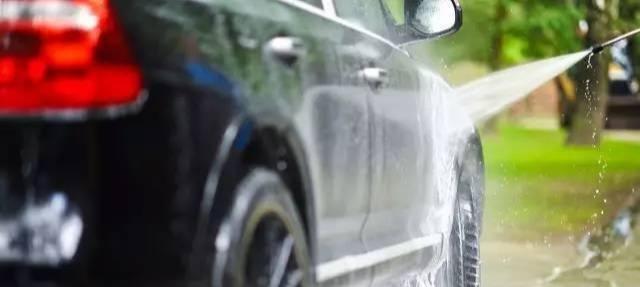 汽车维修保养指南：汽车清漆脱皮怎么处理，车漆起皮修复教程