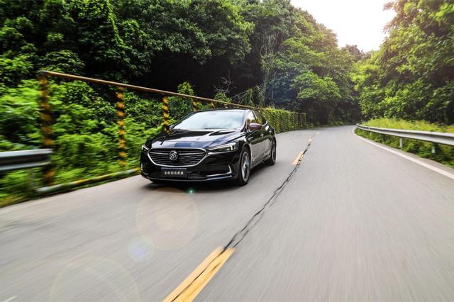 #成会玩车#经常跑长途高速路，你觉得开什么车最舒服？德系、美系还是法系？