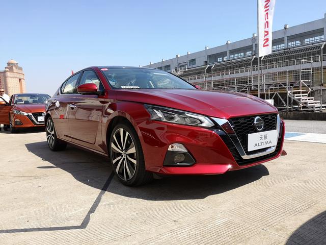 #成会玩车#经常跑长途高速路，你觉得开什么车最舒服？德系、美系还是法系？