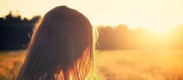 浅浅情感说：傻女人重感情，笨女人重家庭，聪明女人