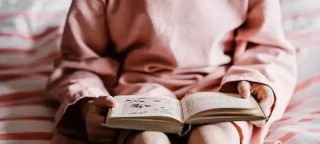 浅浅情感说：傻女人重感情，笨女人重家庭，聪明女人