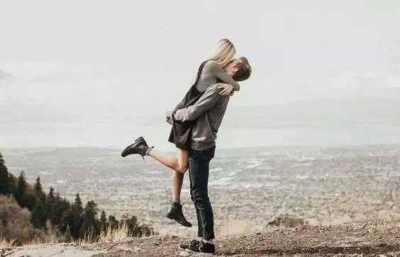 「晚安墨然」一个男人心里有你，就会这样联系你，女人别不明白