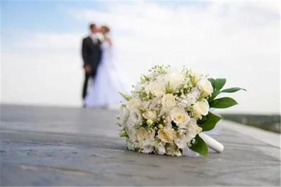 【半夏情感】夫妻生活，男人最爱听女人说这三句甜言蜜语，尤其第二句，错不了