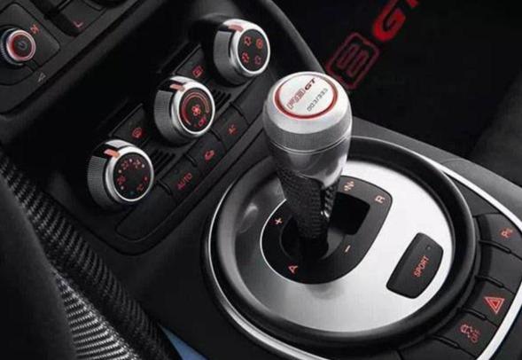 「汽车众观点」怎么停车不伤车，一辈子P档停D档开车的朋友注意了，要这样操作