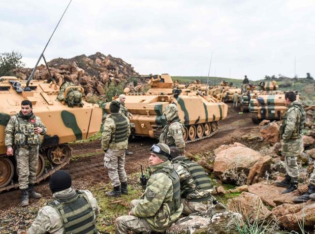 土耳其集结1.4万士兵，在叙利亚展开袭击，白宫：将制裁土耳其